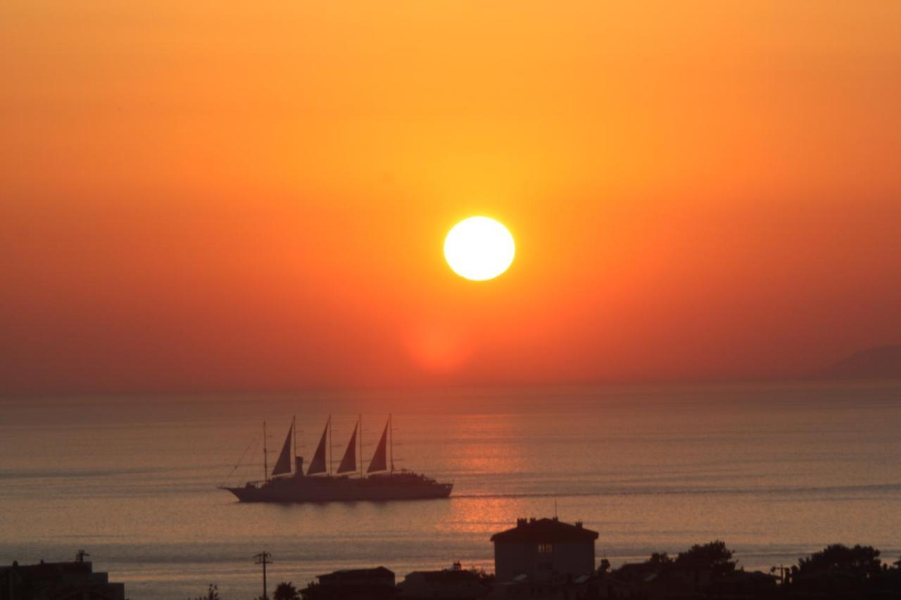 Whispering Sands Self Catering *